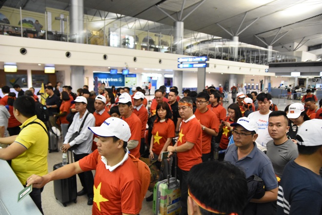 Cổ động viên bất chấp vất vả, sang ủng hộ U23 Việt Nam ảnh 2